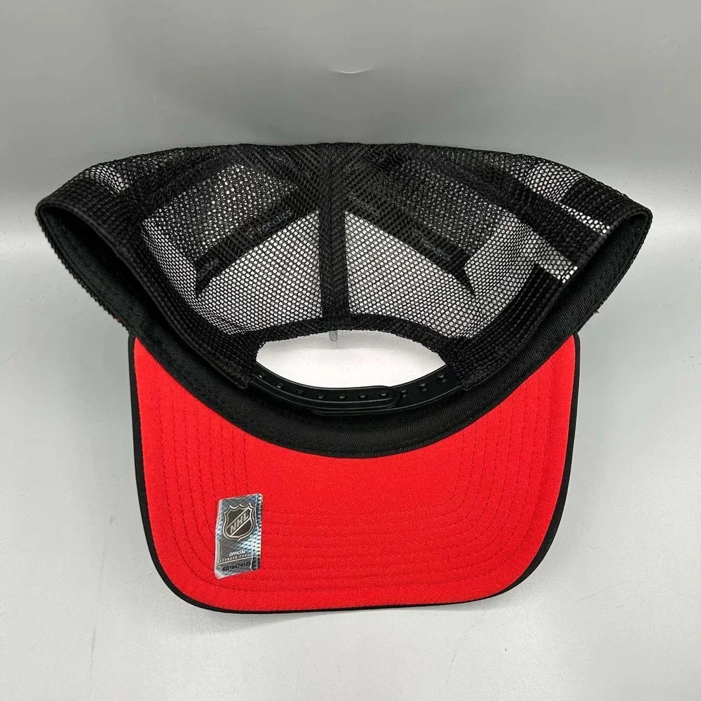 Chicago Blackhawks Trucker Hat Men White Black NHL Fanatics Snap Back Cap New